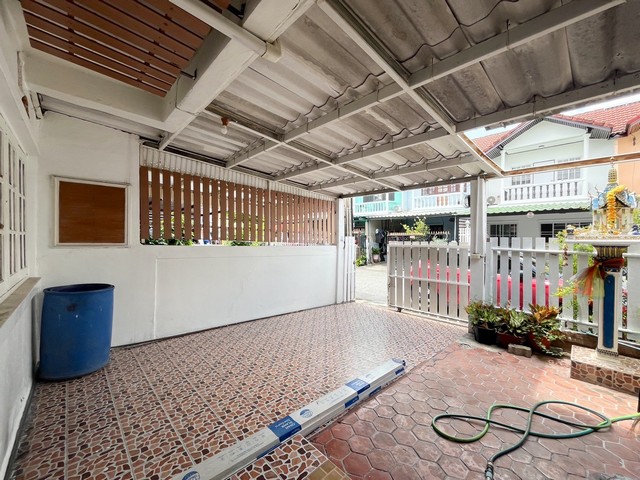 ขายทาวน์เฮ้าส์ หมู่บ้านนิลุบลวิลล์ บางพลี อยู่ตรงข้าม บิ๊กซี บางพลี ติดถนนเทพารักษ์ เดินทางสะดวก