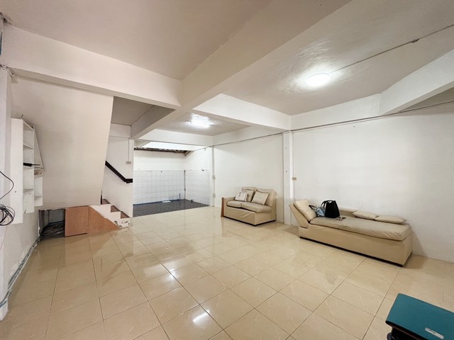 ขายทาวน์เฮ้าส์ หมู่บ้านนิลุบลวิลล์ บางพลี อยู่ตรงข้าม บิ๊กซี บางพลี ติดถนนเทพารักษ์ เดินทางสะดวก