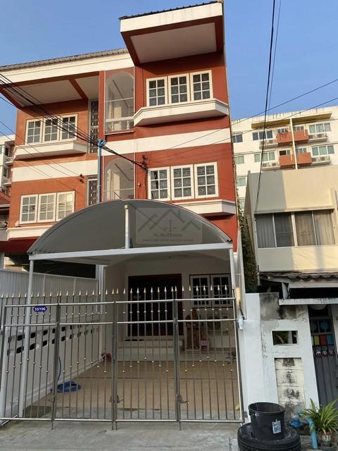 ให้เช่าทาวน์โฮม 3 ชั้น ซอยลาดพร้าว 29 เขตจตุจักร พร้อมเฟอร์นิเจอร์ ใกล้ MRT ลาดพร้าว