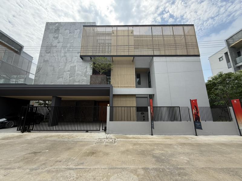 ให้เช่าบ้านเดี่ยวหรู 3ชั้นเนื้อที่ 102ตร.ว พื้นที่ใช้สอย 423ตร.ม 5ห้องนอน 4ห้องน้ำ ถนนราชพฤกษ์ -สะพานเจษฎาบดินทร์ ราคาเช่า 150,000 บ/ด