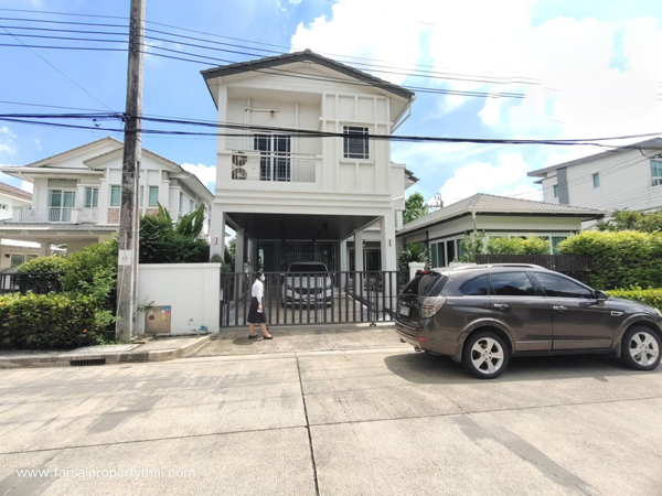 ให้เช่าบ้านเดี่ยว 2ชั้น  95.8 ตร.ว พื้นที่ใช้สอย 450ตร.ม  6ห้องนอน 5ห้องน้ำ เฟอร์บางส่วน ถนนกรุงเทพกรีฑา-ศรีนครินทร์ ราคาขาย 17.5 ล้านบาท