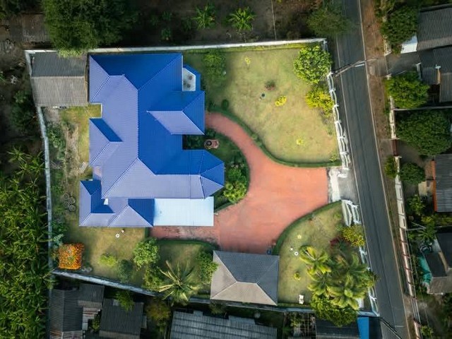 บ้านสไตส์ยุโรปคลาสสิก ตำบล อินทขิล อำเภอ แม่แตง จังหวัด เชียงใหม่ บนพื้นที่ 1 ไร่ 1 งาน 75 ตารางวา