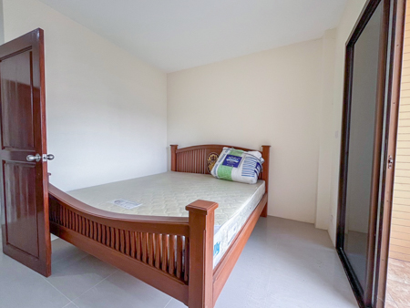 อาคารพาณิชย์ 3 ชั้น 3 ห้องนอน 4 ห้องน้ำ ให้เช่า ทำเลใจกลางหน้าทอน เกาะสมุย ใกล้ตลาดและท่าเรือ