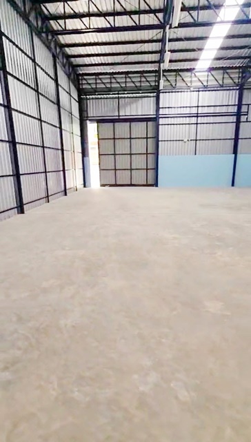 ARL ลาดกระบัง 648 ม. ลาดกระบัง  โกดังให้เช่าใหม่ 500ตรม. 4โรง เดินถึง สนามบินสุวรรณภูมิ 4 กม.  สารสาสน์วิเทศร่มเกล้า 4.8 กม.