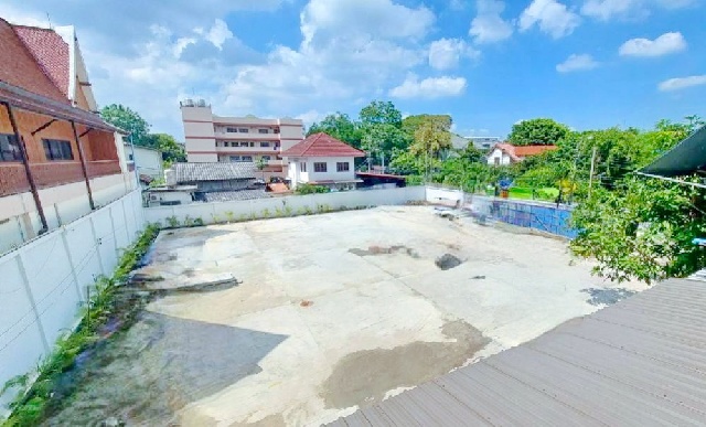 วิภาวดีรังสิต11-19 รถไฟฟ้าสีแดงจตุจักร 450ม.อาคาร 4ชั้น MRTพหลโยธิน ลาดจอดรถ30คัน 8ห้อง 600 ตร.ม.145 ตร.วา. ย่านจตุจักร