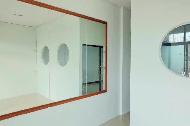 อาคารพาณิชย์  4 ชั้น ตลาดจตุจักรคุ้มเกล้า 2.4กม. รพ.พระจอมเกล้าลาดกระบัง  22 ตร.วา.360 ตร.ม.โฮมออฟฟิศ 4 น้ำ 4 นอน นิคมอุตสาหกรรมลาดกระบัง 