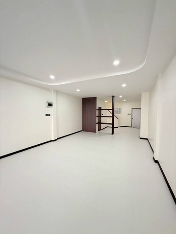 หมู่บ้านณัฐกมลบางชีเหล้าภูเก็ต ทาวน์โฮมรีโนเวทใหม่ 28วา 2ห้องนอน 2ห้องน้ำ ใกล้ซุปเปอร์ชีพ ใหญ่