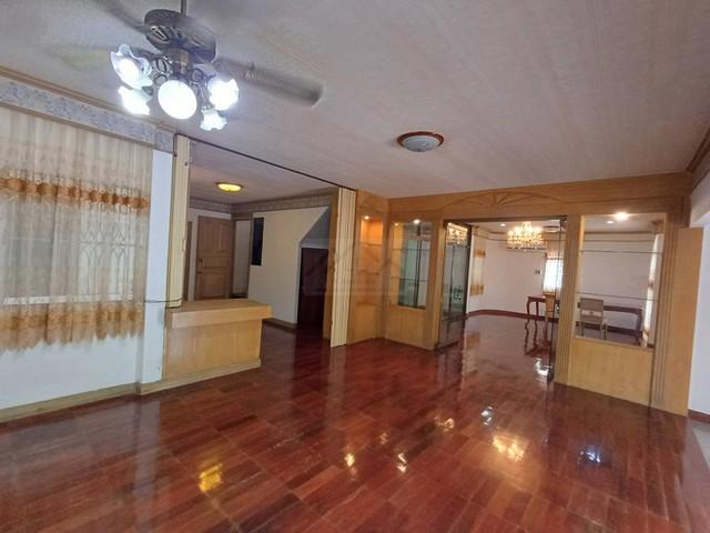 P671 ให้เช่า ขาย หมู่บ้านอรรถกฤต ซอยอารีย์สัมพันธ์ 4 ขนาด 75 ตรว. 8 ห้องนอน อารีย์ พหลโยธิน ใกล้ BTS อารีย์ เหมาะอยู่อาศัย ทำออฟฟิศ 