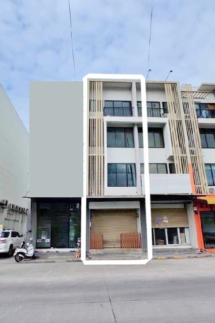 อาคารพาณิชย์ 4 ชั้น  24ตร. รพ.พระจอมเกล้าลาดกระบัง วา.364ตร.ม. ตลาดจตุจักรคุ้มเกล้า 2.4กม. โฮมออฟฟิศ 4 น้ำ 4 นอน นิคมอุตสาหกรรมลาดกระบัง 