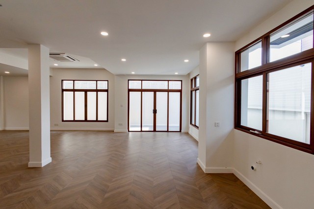 P668 ขายบ้านเดี่ยว 2 ชั้น หมู่บ้าน สิริทาวารา Siri Tawara เลียบด่วนเอกมัย-รามอินทรา ติดห้าง Crystal Park ตรงข้าม CDC