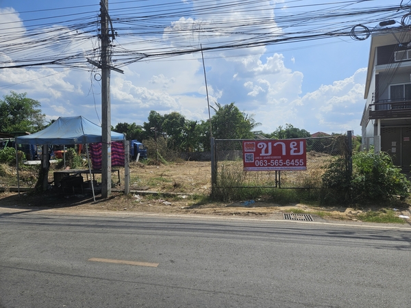 ที่ดินเปล่า บ้านเกาะ ซอย 3 เมืองโคราช ที่ถมแล้ว 568 ตรว. ติดถนนสาธารณะ อยู่ในแหล่ง ชุมชน