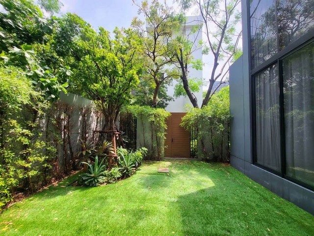 ให้เช่า Bugaan krungthep kreetha บ้านเดี่ยว 3 ชั้น หรูทันสมัย มีลิฟท์ วิวสระว่ายน้ำ พร้อมเข้าอยู่