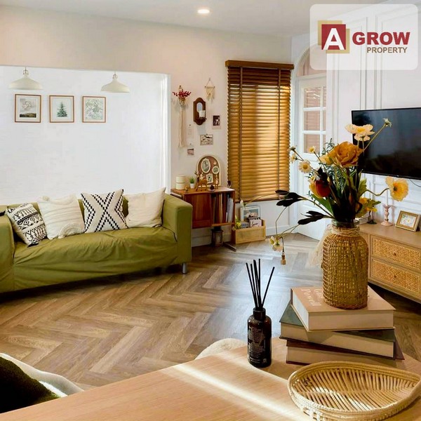 หมู่บ้านภัสสร เพรสทีจ จตุโชติ-วัชรพล บ้านพร้อมสระว่ายน้ำ เฟอร์ครบพร้อมอยู่