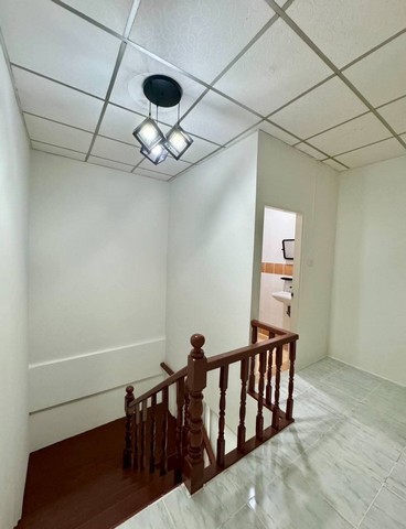 มณีแก้วกรีนเฮ้าส์ ซ.3 ถนนเลี่ยงหนองมน 2 ห้องนอน 2 ห้องน้ำ ต่อเติมเคาเตอร์ครัว และโรงจอดรถ