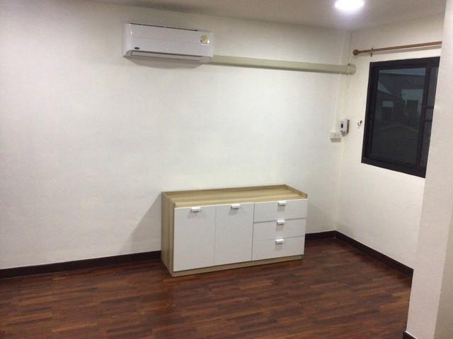 ให้เช่าบ้านเดี่ยว 2 ชั้น 4 ห้องนอน ย่านเลียบด่วน  ลาดพร้าว 71 ซอยสังคมสงเคราะห์ พร้อมเฟอร์นิเจอร์ เหมาะอยู่อาศัย