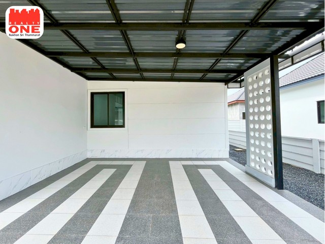 บ้านพร้อมอยู่ ของแถมครบทุกมุม หิ้วกระเป๋าเข้าอยู่ได้ทันที น้ำไม่ท่วม ถนนกว้าง