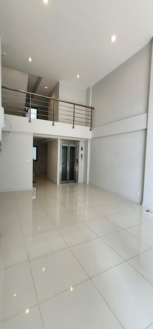 ให้เช่าโฮมออฟฟิศ 4.5 ชั้น เดอะมาสเตอร์ แอท บีทีเอส อ่อนนุช 2 มีลิฟต์ สไตล์โมเดิร์น ใกล้ BTS ศรีนุช