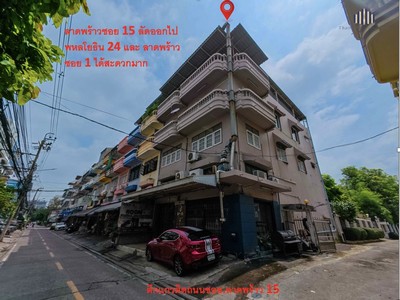 ตึกแถวติดถนนลาดพร้าวซอย 15 !! ขายถูกตึกแถว 2 คูหาพื้นที่ดิน 33.8 ตร.วา. พื้นที่ใช้สอยประมาณ 378 ตร.ม. 