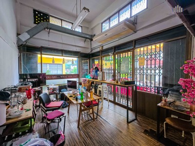 ตึกแถวติดถนนลาดพร้าวซอย 15 !! ขายถูกตึกแถว 2 คูหาพื้นที่ดิน 33.8 ตร.วา. พื้นที่ใช้สอยประมาณ 378 ตร.ม.