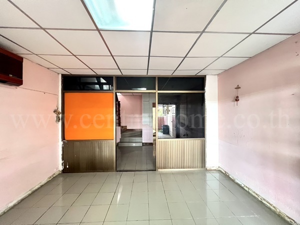 ทาวน์เฮ้าส์ 2 ชั้น หมู่บ้านเลิศอุบล กม.6 ซอยรามอินทรา 65