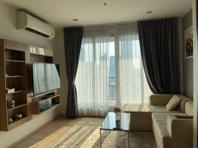 Rhythm Sathorn comfortable spacious private 12A floor Saphan Taksin BTS