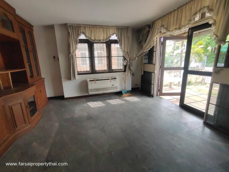 ให้เช่าบ้านเดี่ยว 2 ชั้น เนื้อที่ 60 ตารางวา 4 ห้องนอน 2 ห้องน้ำ แอร์  ถนน เฉลิมพระเกียรติ.9  