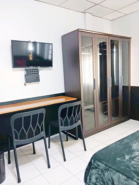 MRT ราษฎร์พัฒนา 900 ม. ตลาดน้ำขวัญเรียม 1.7กม. ให้เช่าทาว์โฺฮม 1 ชั้น 32 ตร.ม. 18 ตร.วา.1 นอน 1 น้ำ พร้อมเฟอร์  ถ.เสรีไทย รามอินทรา สวนสยาม