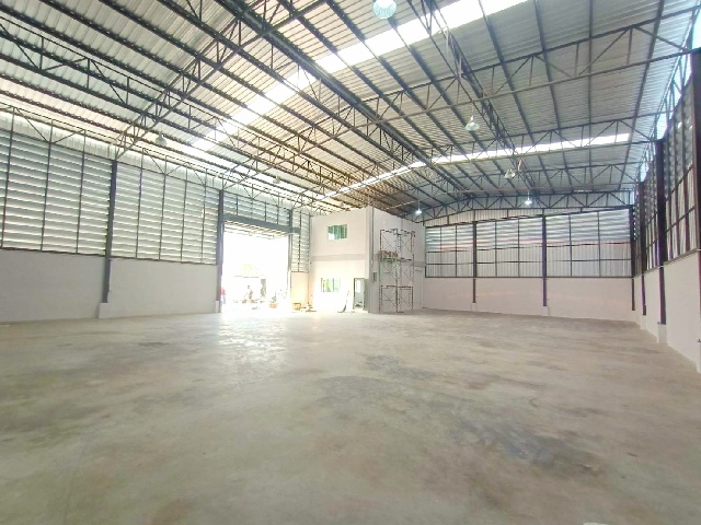 รพ.สมุทรสาคร 3.4กม. ตลาดเศรษฐกิจ 2กม. เซ็นทรัล มหาชัย 5.4 กม. ให้เช่า-ขายโรงงาน พร้อมโกดัง 800 ตร.ม.200 ตร.วา.1 นอน 1 น้ำ ขอใบอนุญาตได้ รง.4