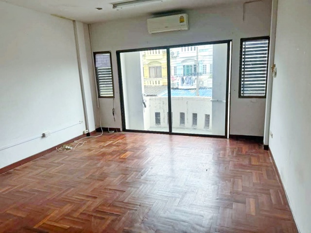 นวลจันทร์ 25-33 บิ้วท์อินภายใน รร.วัดนวลจันทร์ 399ม MRTวัชรพล 1.6กม ทาวน์เฮ้าส์ 3 ชั้น 4นอน 4แอร์ 3น้ำ  21ตร.วา.252 ตร.ม.