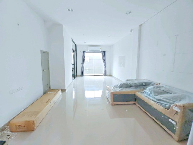 ให้เช่าทาวน์โฮม 3 ชั้น ถ.เทพรักษ์ พหลโยธิน BTSสะพานใหม่ 2.3กม. ใหญ่มาก  4-5นอน 3น้ำ MRTลาดปลาเค้า 25ตร.วา 285 ตร.ม. BTSสายหยุด 2.2กม.