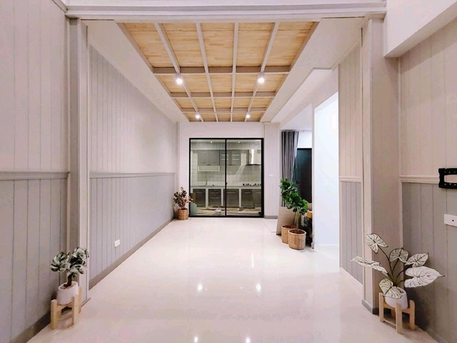 รามอินทรา3-7 ให้เช่าทาวน์โฮมหรู  3 ชั้น  MRT ลาดปลาเค้า 1.6 กม.ทำเลดี 20 ตร.วา.160 ตร.ม.4 นอน เฟอร์พอตัว เซ็นทรัล รามอินทรา 2.3 กม