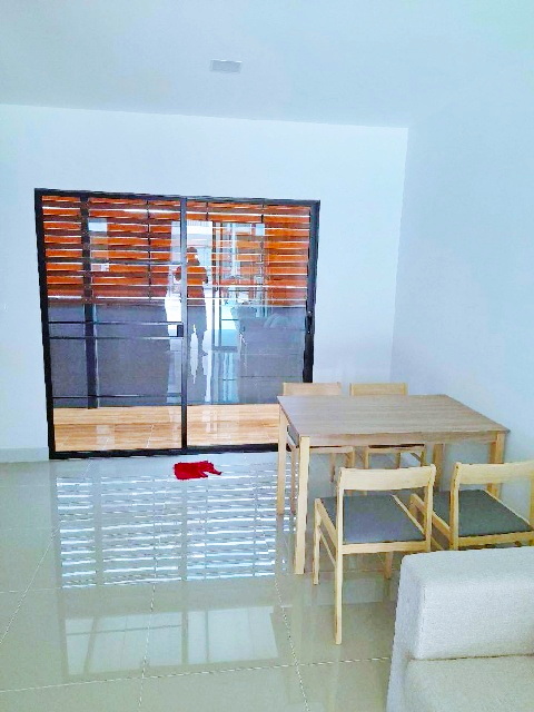 ฟิวเจอร์พาร์ค รังสิต 1.6 กม. ม.กรุงเทพ รังสิต 4 กม.ให้เช่าทาวน์เฮาส์ 2 ชั้น 18 ตร.วา.145 ตร. ม. MRTรังสิต 1.9กม. 3นอน