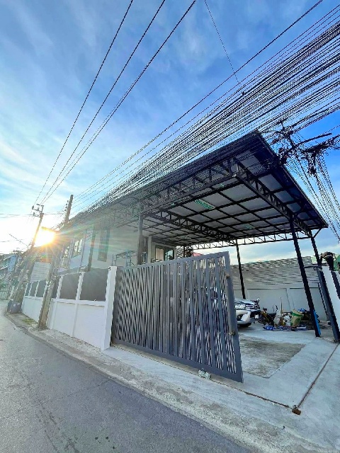 รร.นานาชาติบริติชโคลัมเบีย 3.5 กม.บ้านเดี่ยว 2 ชั้น เพิ่งรีโนเวทใหม่ 58 ตร.วา.232 ตร.ม.เหมาะกับทำโฮมออฟฟิศ อยู่อาศัย   4 นอน 2 น้ำ