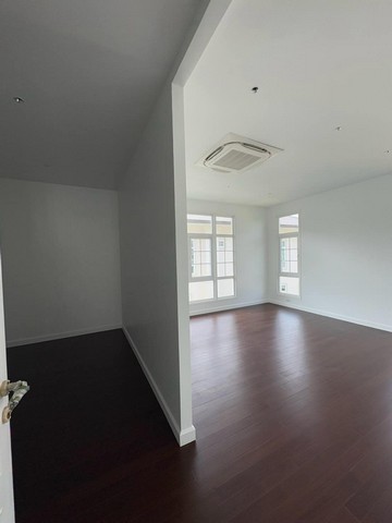 HR2447ขายบ้านระดับ Super Luxury Crystal Solana บนถนนเลียบทางด่วนรามอินทรา ใกล้ CDC