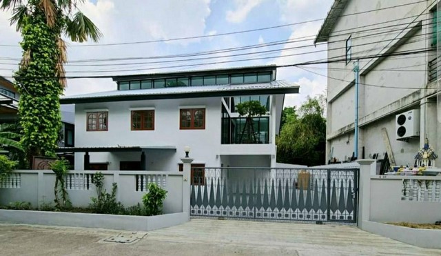 HR2454ให้เช่า Home office 2 ชั้น ย่านลาดพร้าว - โชคชัย 4 เหมาะทำเป็นออฟฟิศ ใกล้เลียบด่วนรามอินทรา