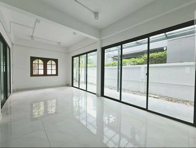 HR2454ให้เช่า Home office 2 ชั้น ย่านลาดพร้าว - โชคชัย 4 เหมาะทำเป็นออฟฟิศ ใกล้เลียบด่วนรามอินทรา