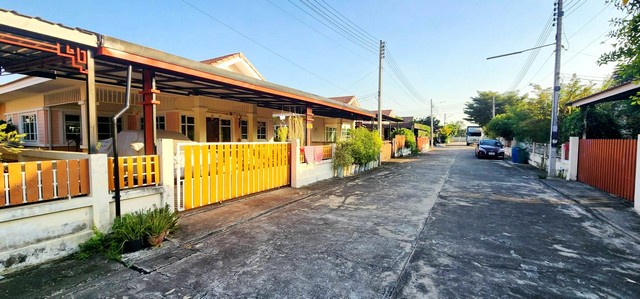 บ้าน ศศิธร 23 3 ห้องนอน 2 Bathroom 2300000 - ไม่ไกลจาก ทำเลดี เป็นแหล่งชุมชน บรรยากาศร่มรื่น ใกล้ห้างสรรพสินค้า ใกล้ตลาดสดหนองปลาหมอร้อยปี วัดหนองปลากระดี่ อบต.หนองปลาหมอ การเดินทางสะดวก SECRET DEAL ทำเลดี เป็นแหล่งชุมชน บรรยากาศร่มรื่น ใกล้ห้างสรรพส