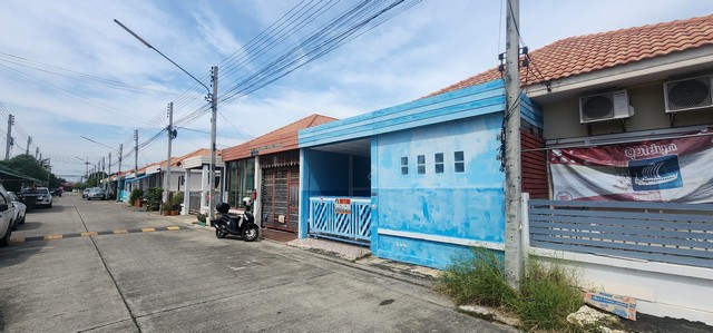 townhome ธนาวิลล่า 1 0 ไร่ 0 ngan 21 sq.wa 2ห้องนอน2Bathroom 1400000 บาท. ไม่ไกลจาก ใกล้สถานีตำรวจชุมชนบ้านกรด ร้านสะดวกซื้อ โชว์รูมรถ ห้างบิ๊กซี เมเจอร์ซินีเพล็กสาขาบิ๊กซีอยุธยา โรบินสันอยุธยา อยุธยาซิตี้พาร์ค ศูนย์ราชการอยุธยา กรมขนส่ง นิคมอุตสาหกร