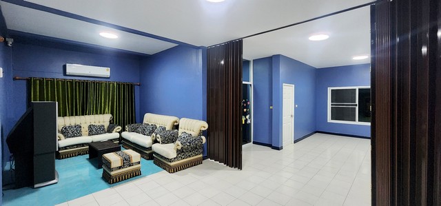 บ้าน วรารักษ์ วังน้อย พ.ท. 67 ตารางวา 4Bedroom2น้ำ ใกล้ ใกล้เทสโก้โลตัสโรจนะ นิคมอุตสาหกรรมโรจนะ 1, 2 และ 3 โรงพยาบาลราชธานี โรงเรียนเซนต์แมรี่ ตลาดจอมพล ป. การเดินทางสะดวก เข้า-ออก ได้หลายเส้นทาง ทั้งทางถนนโรจนะ ถนนพหลโยธิน ถนนสายเอเชีย เปย์หรือเท ท