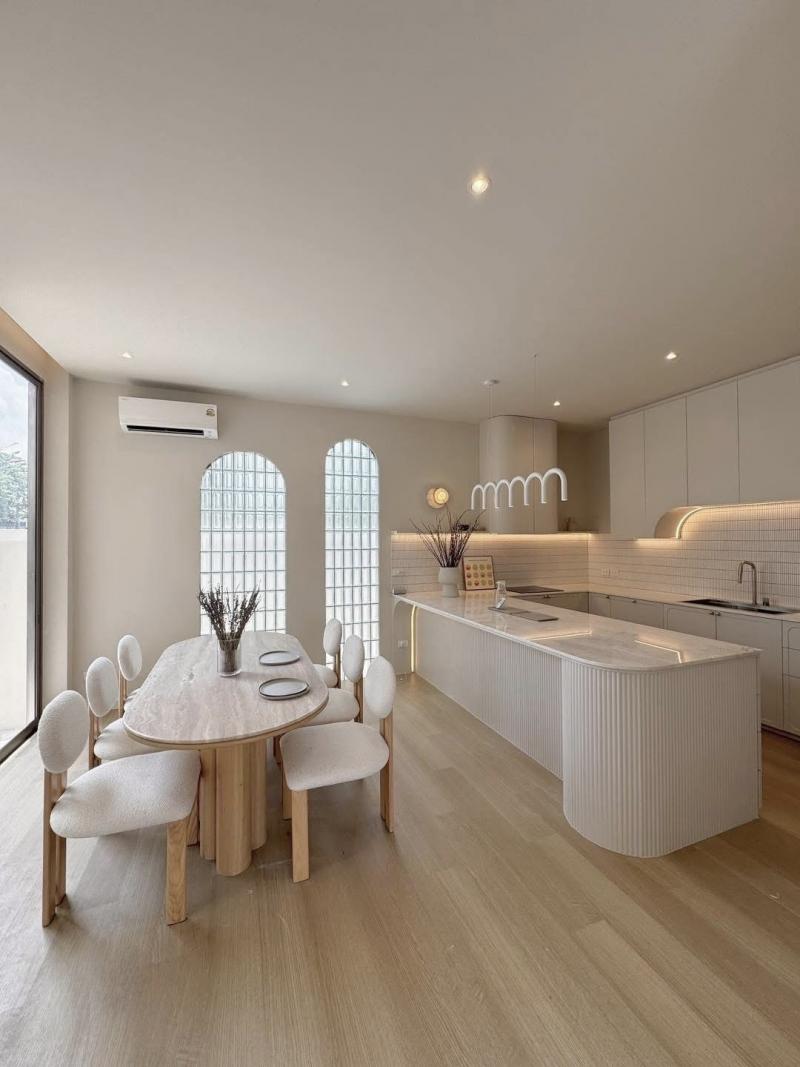 ขายบ้านสร้างใหม่รามอินทรา 3ชั้น 50วา 420ตรม.4ห้องนอน6ห้องน้ำ ถนนรามอินทราซอย13