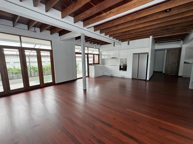 ให้เช่าบ้านเดี่ยว143ตรว.ย่านเอกมัยทองหล่อสุขุมวิทซอยปรีดีพนมยงค์25เอกมัยซอย10 4นอน จอดรถ 6 คัน+