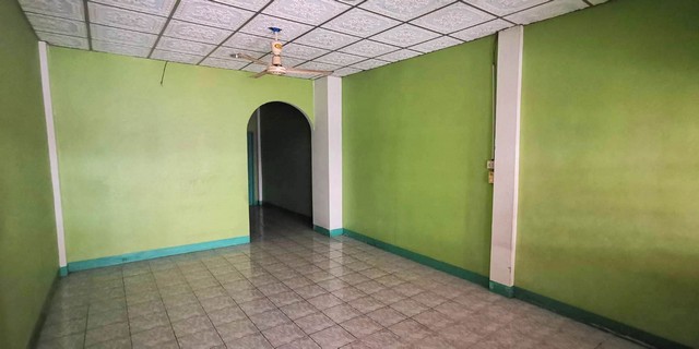 รหัส  16492 Sale Townhome ม.สมัครเพลส ซ.พยอม 20 ถ.เลียบคลองระพีพัฒน์ ขนาดเท่ากับ 17 sq.wa 0 Ngan 0 Rai 1100000 THB ไม่ไกลจาก ใกล้โรงเรียนสาธิตมหาวิทยาลัราชภัฏวไลยอลงกรณ์ โรงเรียนวัดคุณหญิงส้มจีน ตลาดนวมิตร บิ๊กซีนวนคร เทสโก้โลตัสนวนคร โรงพยาบาลการุญเ