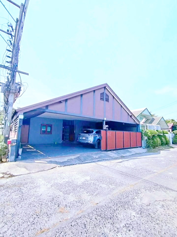 มาร์เก็ตวิลเลจ รังสิต 2.9 กม. คลอง5 ธัญบุรี บ้านเดี่ยว​ หลังมุม 50 ตร.วา.200 ตร.ม.รร.นานาชาติสยาม 4.2 กม. 3 นอน 3 น้ำ 