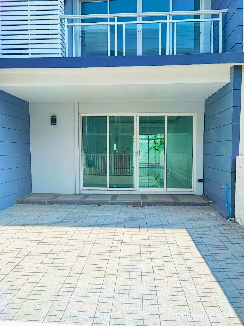 โรงเบียร์เยอรมันตะวันแดง เลียบด่วนเอกมัย ให้เช่าทาวน์โฮม 3ชั้น 20ตร.วา.MRT รามอินทรา 40 1.4 กม. 240ตร.ม. 3นอน 3แอร์ โลตัส วัชรพล 600 ม.