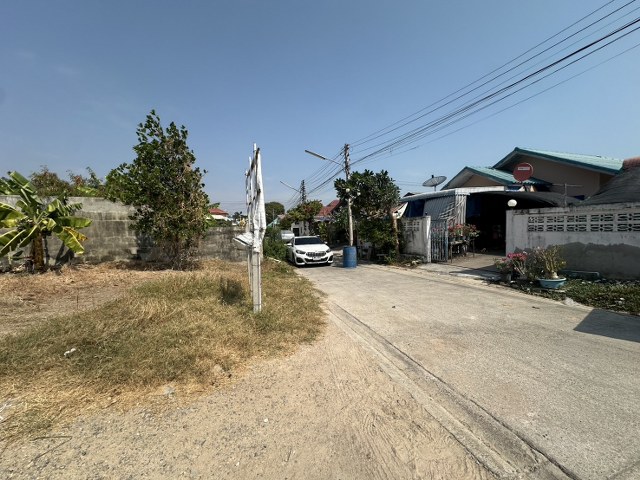 ขายที่ดิน ใจกลางเมือง เนื้อที่ 200 ตร.ว. เขาพิทักษ์ 9  แปลงท้ายซอย ห่างจากถนนเพชรเกษม เพียง 1.4 กม. สงบเงียบ  อ.หัวหิน จ.ประจวบคีรีขันธ์