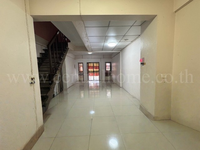 ทาวน์เฮ้าส์ ฟลาวเวอรี่โฮม ซอยวัดสลักเหนือ ใกล้เมืองทองธานี