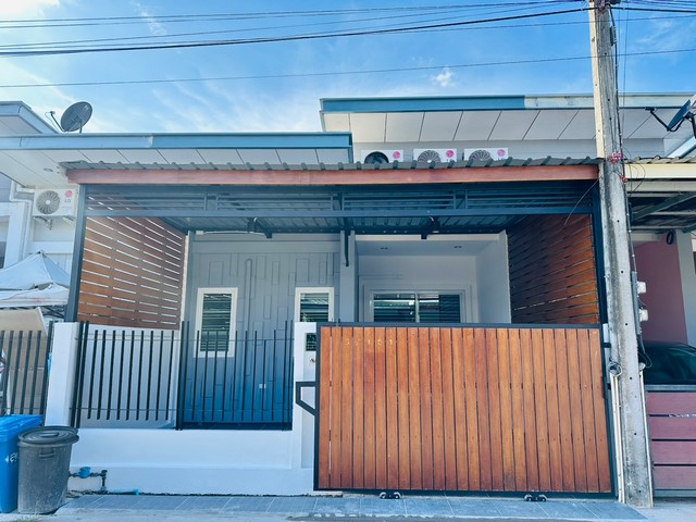 หมู่บ้านสุชารีวิลเลจภูเก็ต ทาวน์โฮมรีโนเวทใหม่ 21.4วา 2ห้องนอน 1ห้องน้ำ ใกล้โรบินสันถลาง