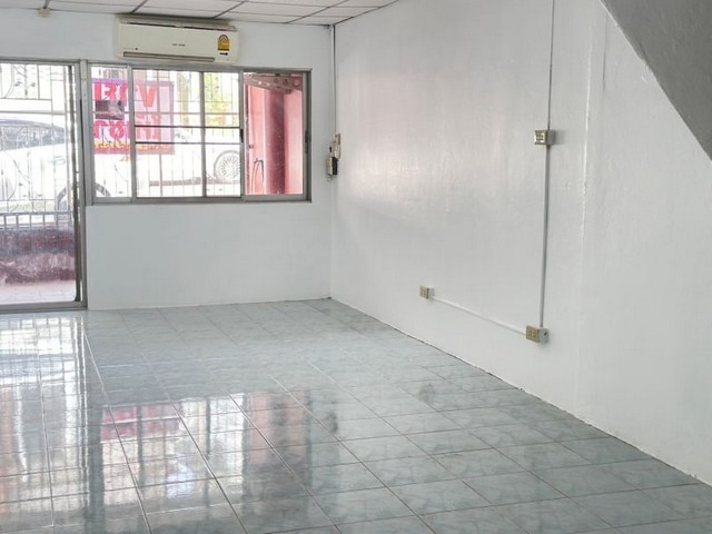 ทาวน์เฮ้าส์มือสองศรีราชา ใกล้แหล่งชุมชน  ติดถนนเขาแต่งอ่อน ศรีราชา ชลบุรี FP-H0621