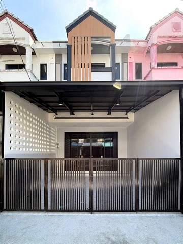 หมู่บ้านศรีสุชาติ2ภูเก็ต ทาวน์โฮมรีโนเวทใหม่ 25วา 3ห้องนอน 2ห้องน้ำ ใกล้แยกควนดินแดง