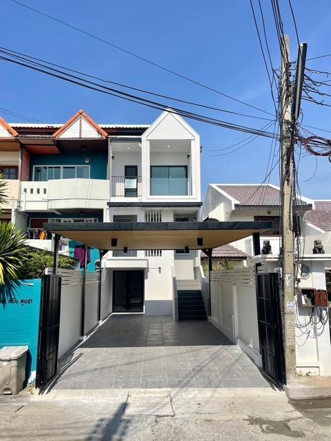 ขายทาวน์โฮม 3.5 ชั้น เล่นระดับ ซอยติวานนท์ 43 ตกแต่งใหม่ ใกล้รถไฟฟ้า สถานีสามัคคี